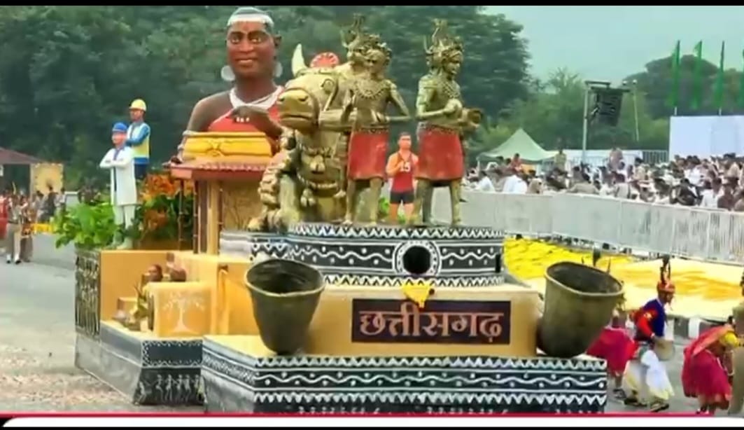 गुजरात की धरती पर बस्तर का सम्मान — एकता परेड में छत्तीसगढ़ की झांकी ने दिखाया विकास का नया मॉडल