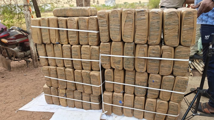 पुलिस की अब तक की सबसे बड़ी कार्रवाई: 2 करोड़ रुपये के गांजे के साथ नाबालिग समेत 7 अंतर्राज्यीय तस्कर गिरफ्तार