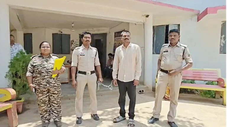 CG में पुलिस का बड़ा एक्शन: घर में घुसकर महिला से दुष्कर्म करने वाला 10 हजार का इनामी आरोपी मानपुर से गिरफ्तार