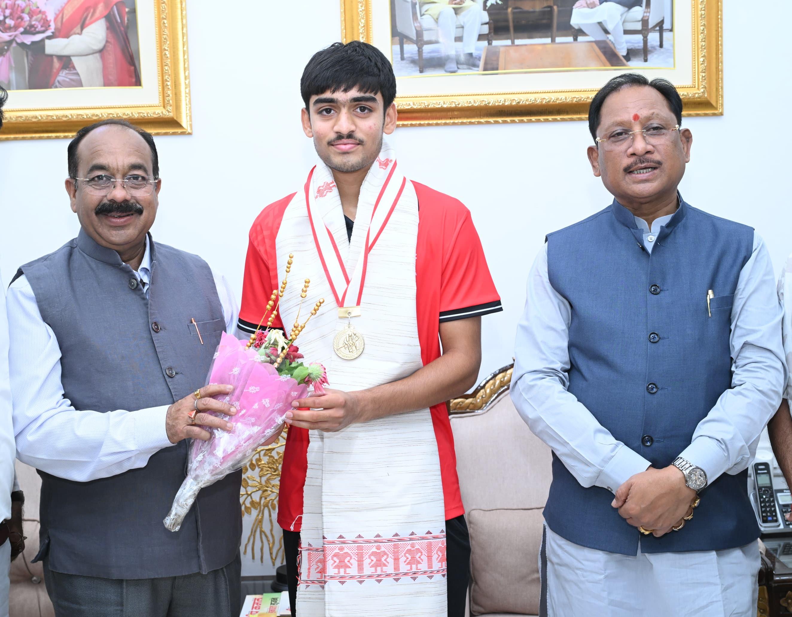 अवि मानिकपुरी ने जापान में गाड़ा छत्तीसगढ़ का झंडा: अंडर-18 एशिया कप में जीता गोल्ड, मुख्यमंत्री और डिप्टी सीएम ने दी बधाई