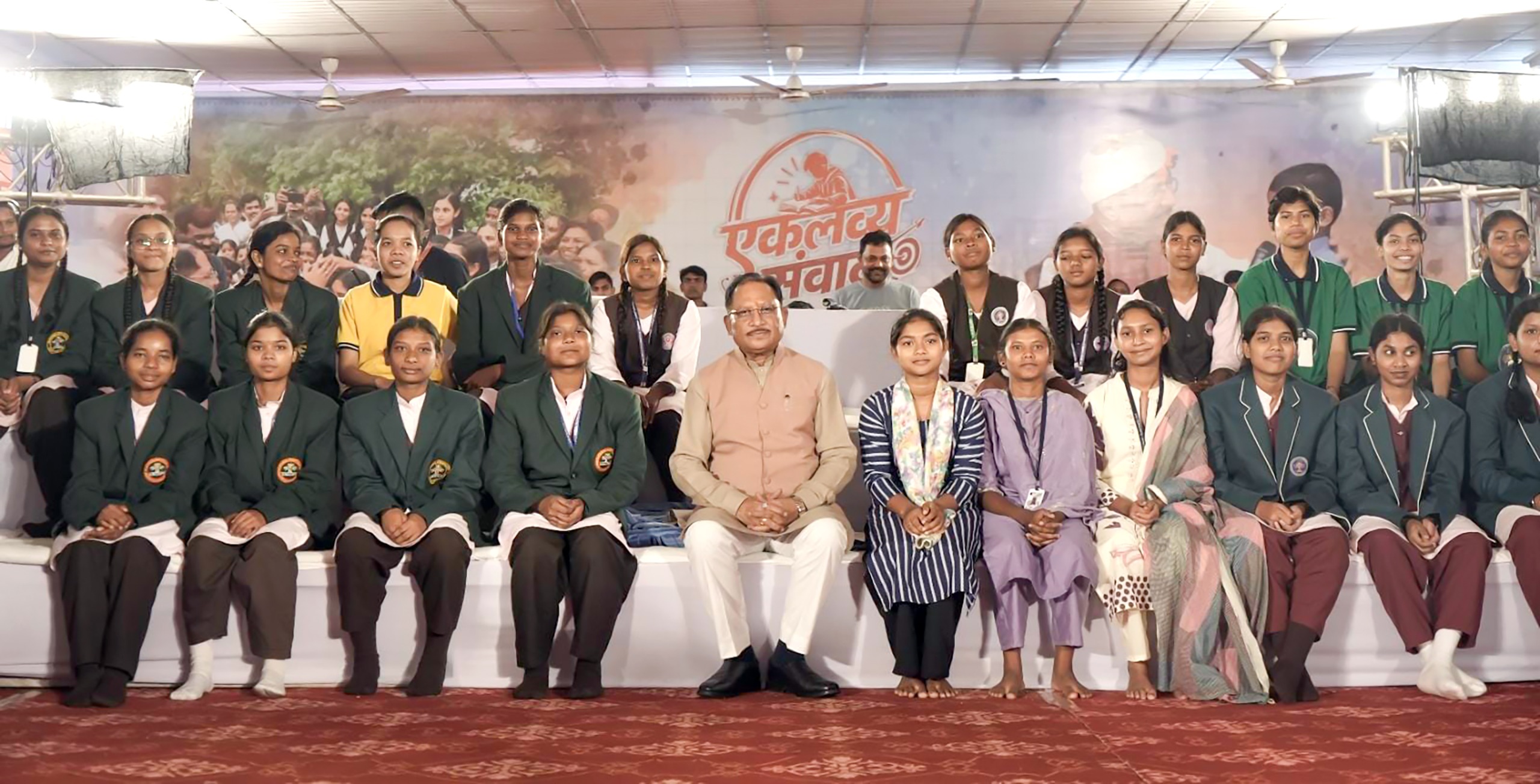 मुख्यमंत्री विष्णुदेव साय ने एकलव्य विद्यालयों के NEET सफल विद्यार्थियों का बढ़ाया उत्साह; आत्मीय संवाद कर दी बधाई