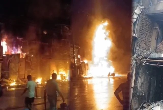Raipur Fire News: तेलीबांधा में भीषण आग से मचा हड़कंप, हार्डवेयर दुकान समेत ऑक्टोपस बार सहित 3 प्रतिष्ठान जलकर खाक