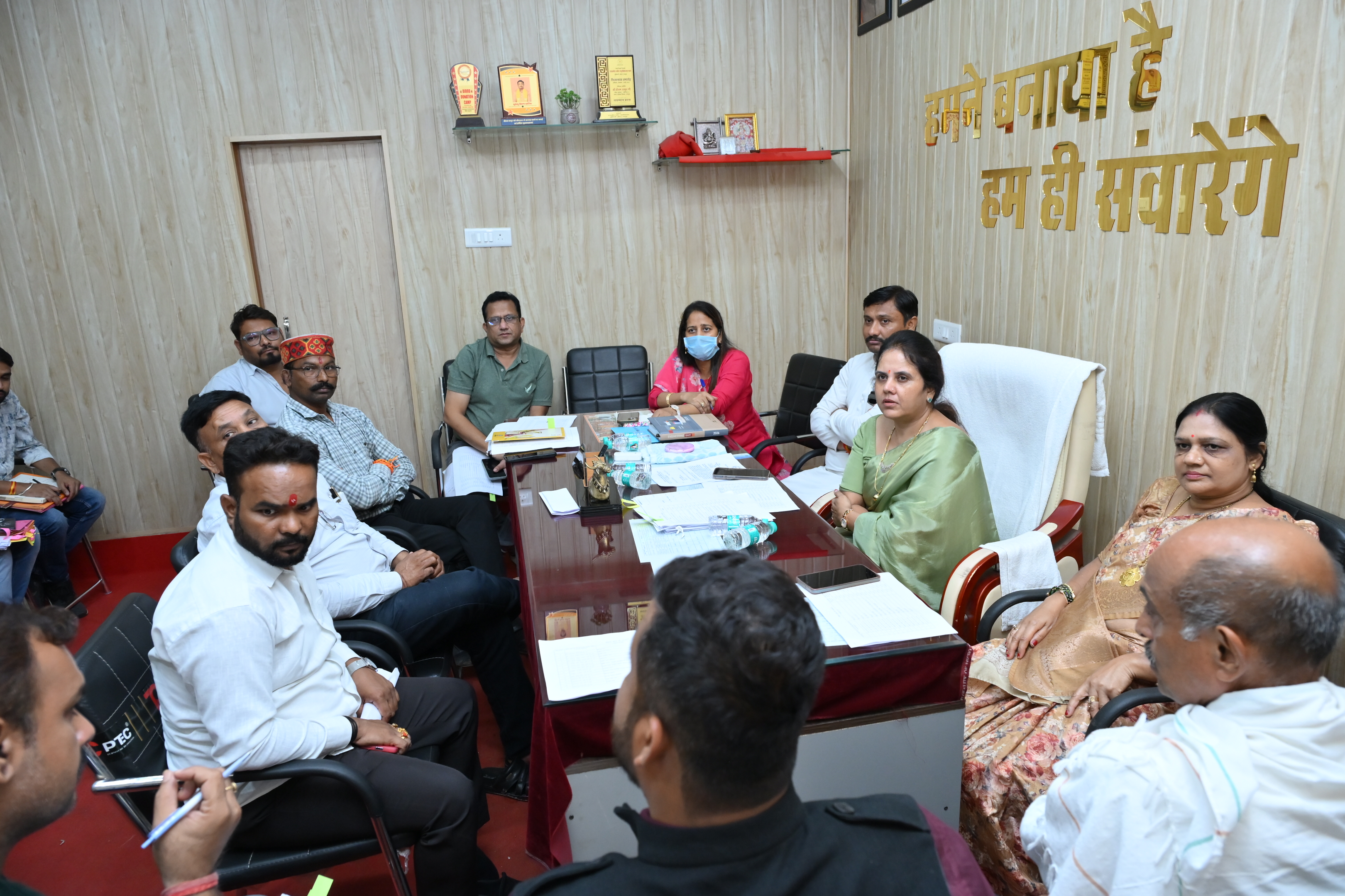 Raipur Municipal Corporation: 'नियमों के विरुद्ध निर्माण पर हो बिना भेदभाव कार्रवाई', महापौर मीनल चौबे ने जोन 8, 9 और 10 के अधिकारियों को लगाई फटकार