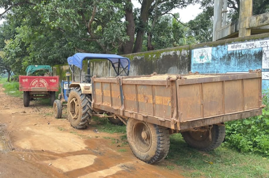 Mining Action News: जीपीएम में अवैध खनिज परिवहन पर बड़ी कार्रवाई, 4 ट्रैक्टर और 1 हाईवा जब्त