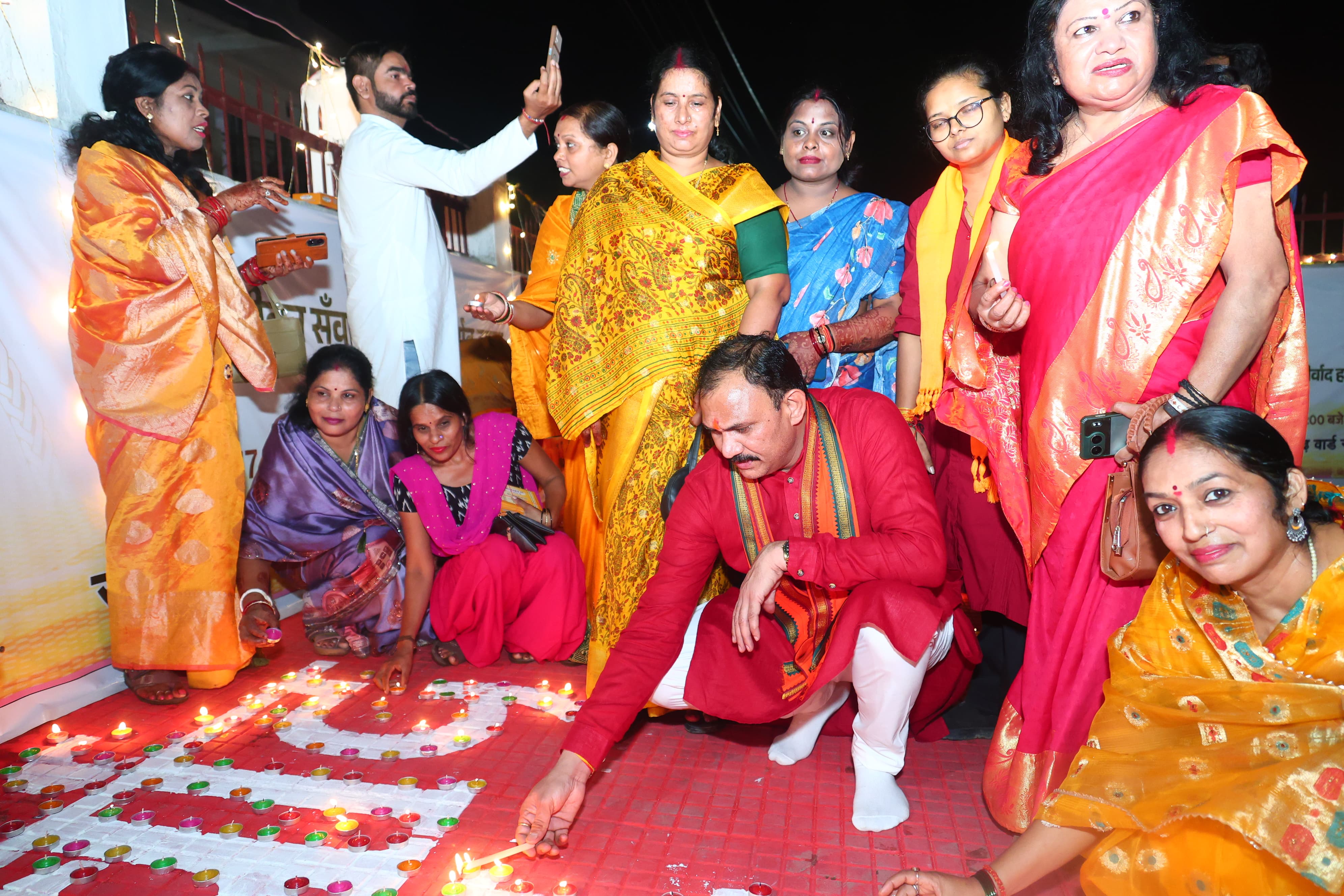 Seva Sankalp Abhiyan: मनेन्द्रगढ़ में पांच लाख से ज्यादा दीपों से जगमगाया सरोवर तालाब, भव्य आयोजन के साथ अभियान का शुभारंभ