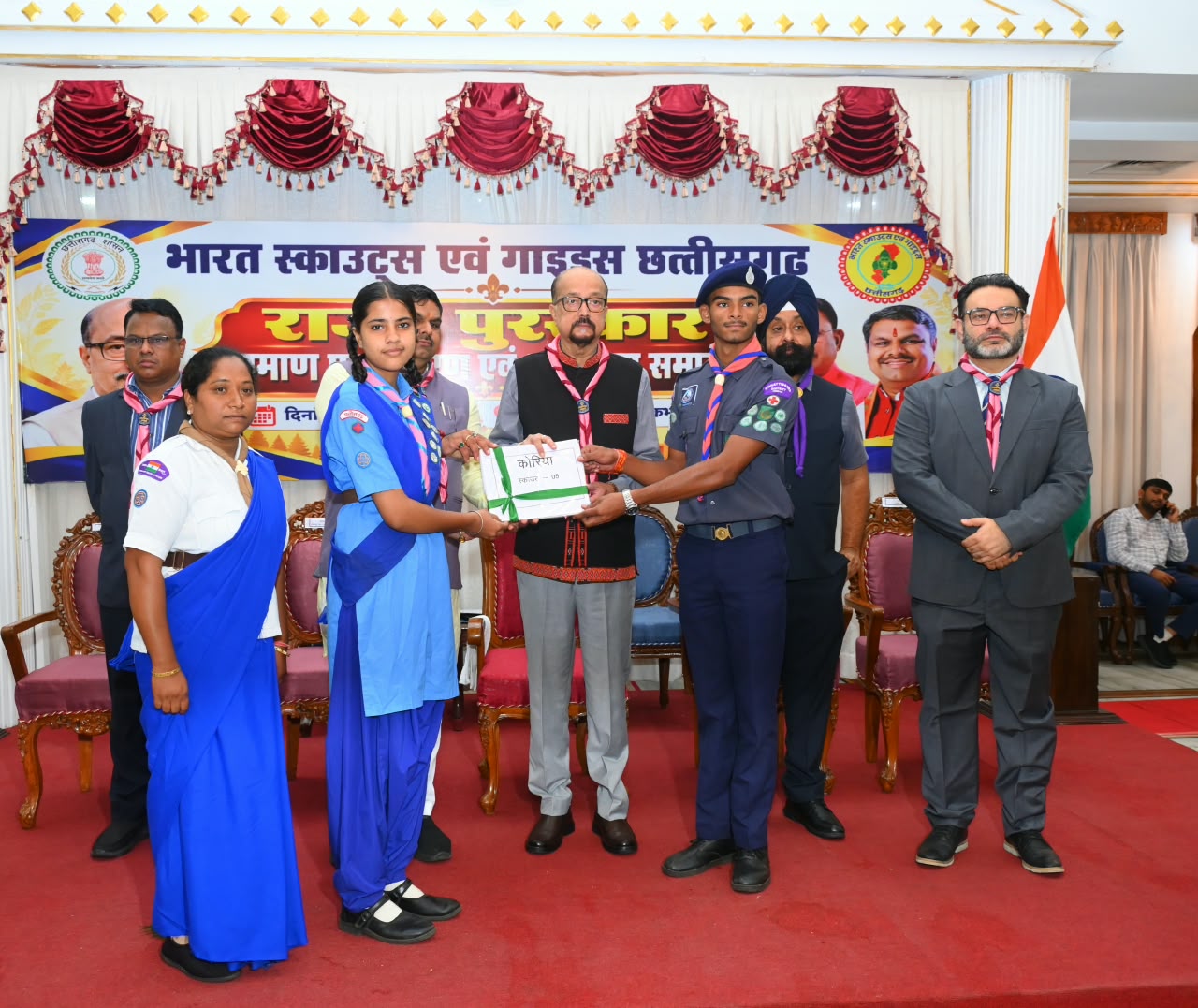 Raipur News: पर्यावरण संरक्षण और जल-जंगल बचाने में आगे आएं युवा, राज्यपाल रमेन डेका ने लोकभवन में 1122 स्काउट्स-गाइड्स को प्रदान किए राज्य पुरस्कार