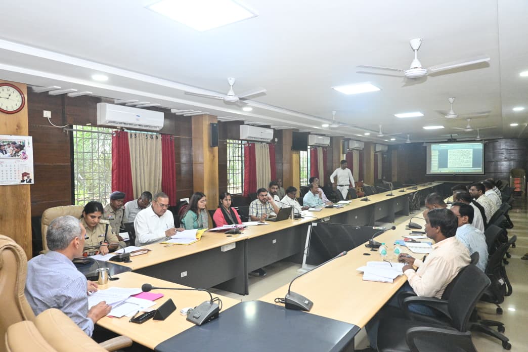 जिले में अवैध शराब एवं मादक पदार्थों पर रोक के लिए गंभीरता पूर्वक करे कार्य : कलेक्टर