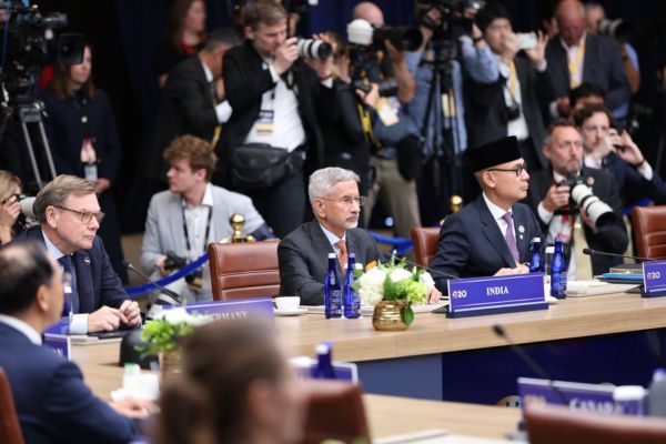 G20 मीटिंग में EAM ने ग्लोबल झगड़ों को सुलझाने के लिए मिलिट्री सॉल्यूशन के बजाय डिप्लोमेसी को प्राथमिकता देने की अपील की