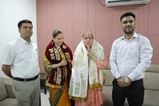 फिल्म अभिनेत्री तमन्ना भाटिया ने मां के साथ किए महाकाल के दर्शन, भस्म आरती में हुई शामिल